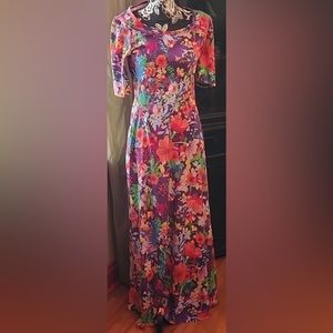 🌸 LuluRoe Multi Color Floral Maxi, Elbow Half Sleeves Scoop Neck Dress. Large